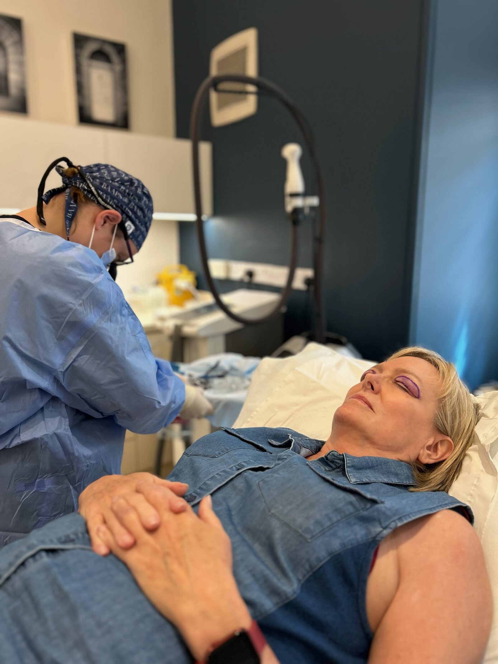 Consultant plastic surgeon in theatre at Bloomfield Laser Clinic